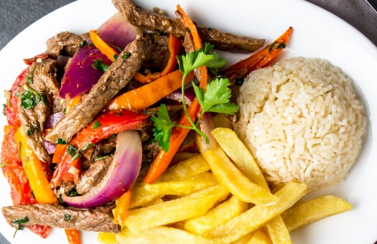 Descubre el Arte Culinario Peruano: Cómo Preparar un Delicioso Lomo Saltado