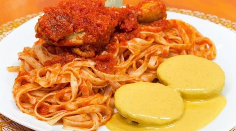 Receta de tallarines rojos de pollo